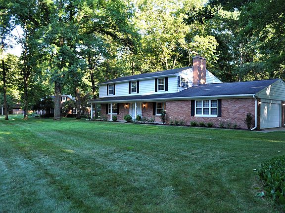 4th image of 591 Lake Dr