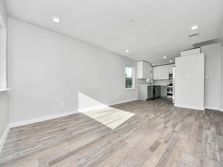 6201 Batterson St — Photo 36
