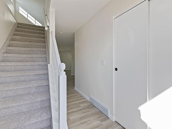 4th image of 7407 Whirlaway Dr