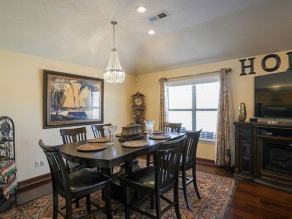 5th image of 185 Pinehurst Dr
