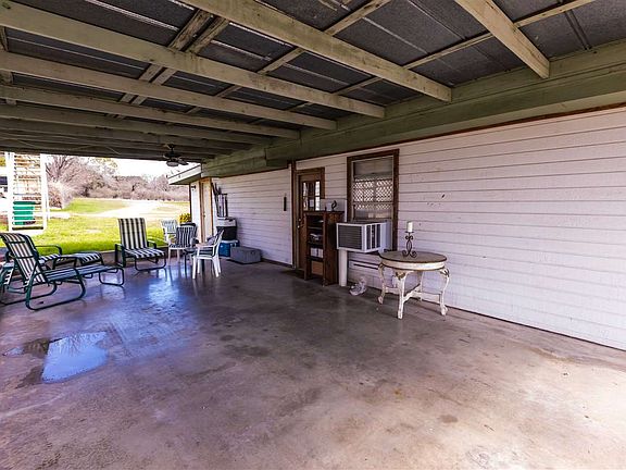 3rd image of 1505 River Oaks Dr