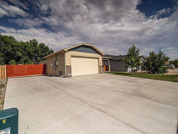 3rd image of 462 El Jardin Ln