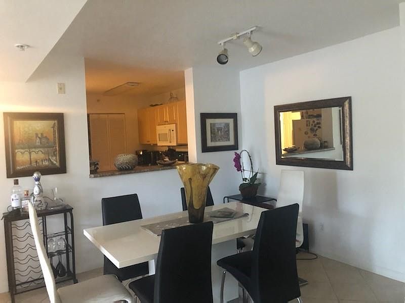1st image of 609 E Sheridan St APT 203