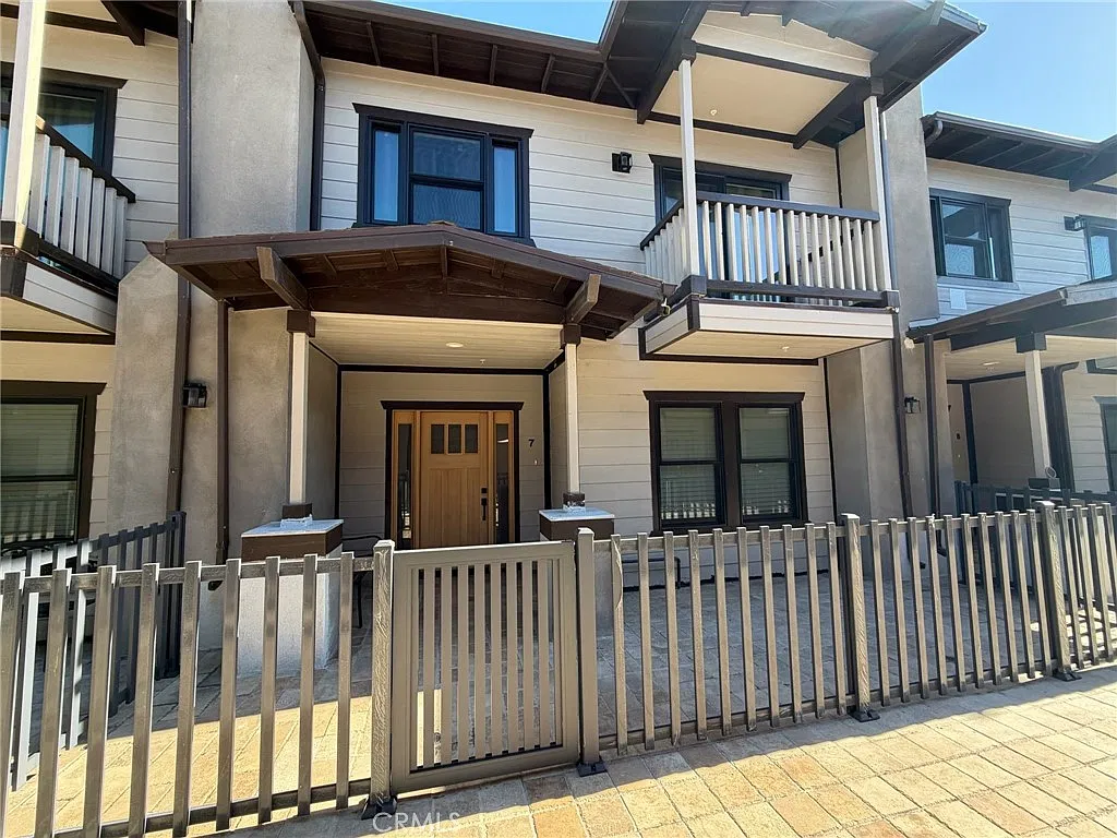 569 Lincoln Ave — Photo 1
