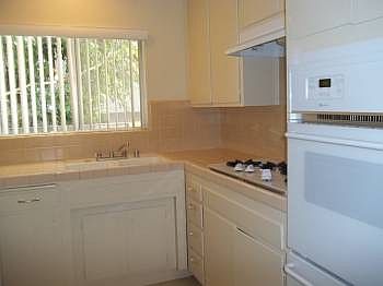 3rd image of 1051 S Sherbourne Dr APT 2