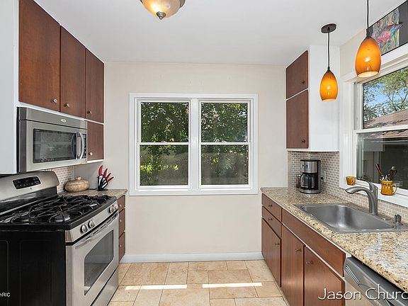 5th image of 1017 Nixon Ave NW