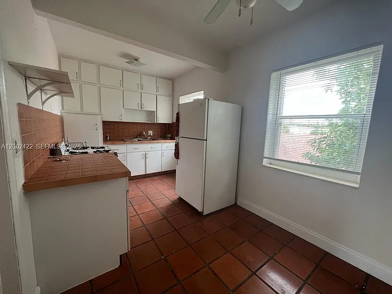 1421 SW 37th Ave #3 — Photo 13