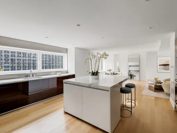 135 West 52nd Street image 7 of 21