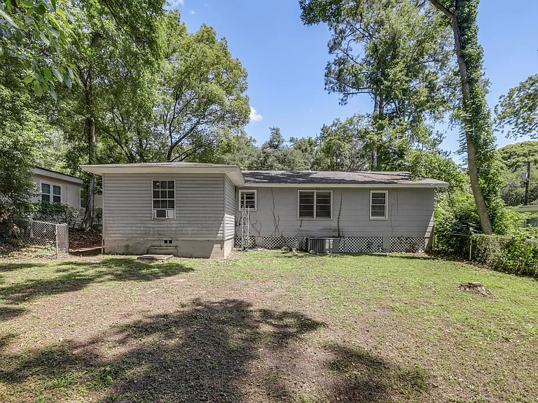 1621 Mayhew St — Photo 3