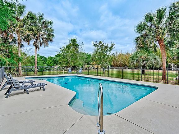 4th image of 10912 SW 17th Ln