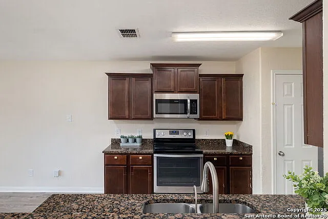 6507 Luckey Sq — Photo 12