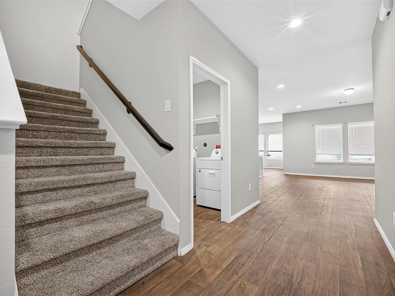 4 bed, 2.5 bath, 2385 sqft, $2,200 — Photo 3