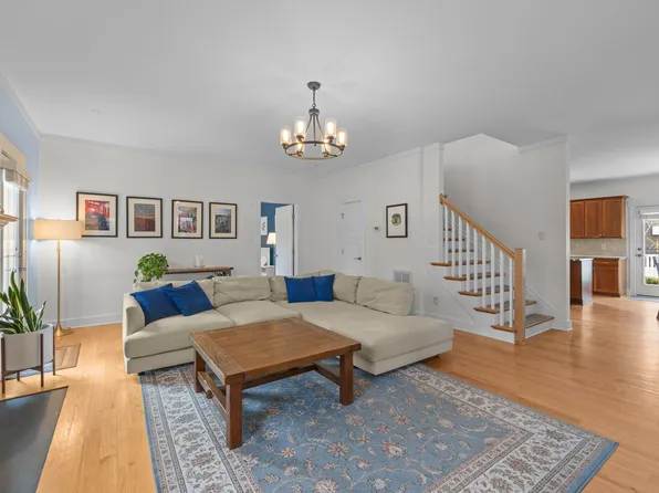 445 S Greensboro St, Carrboro, NC 27510