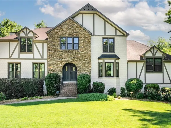 220 Willow Glenn Dr, Marietta, GA 30068