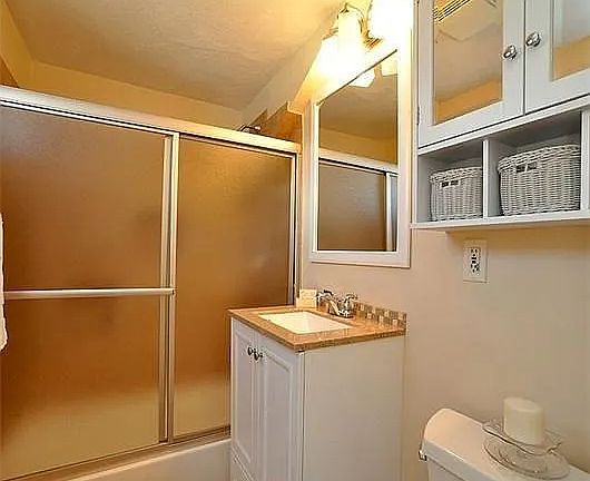 5th image of 37 Sackville St #2