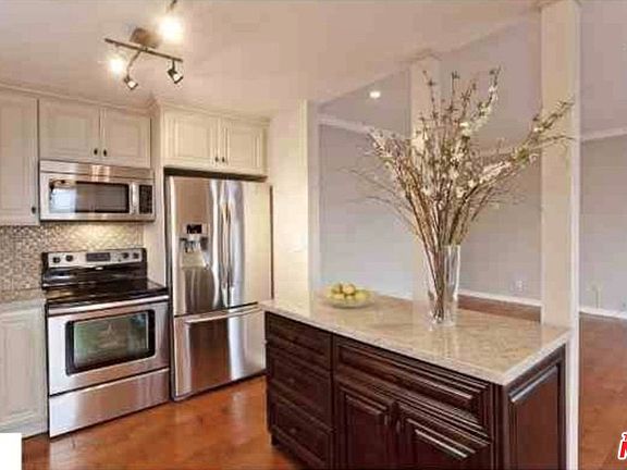 2nd image of 1115 S Elm Dr #Penthouse 11