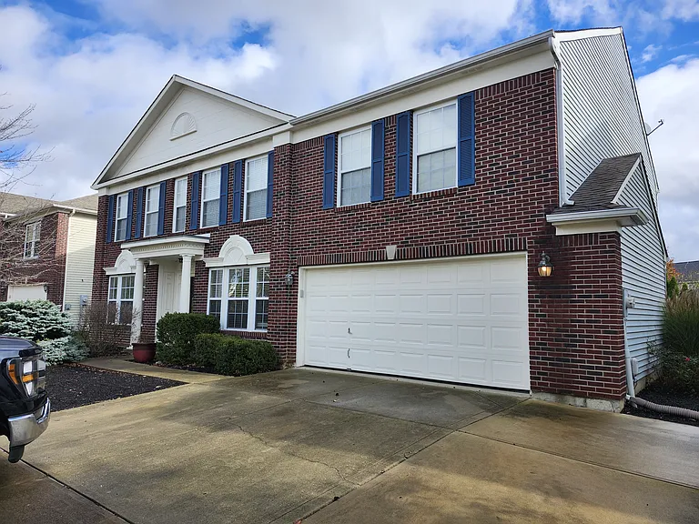 5805 Amber Ln — Photo 2