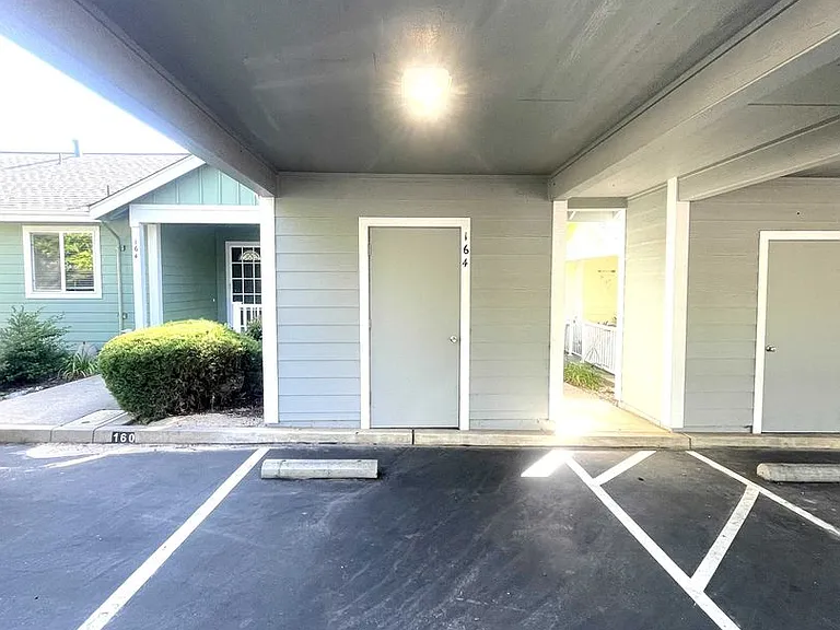 164 Highlands Ct — Photo 16