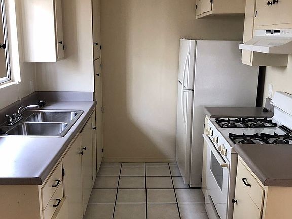 3rd image of 1329 Hornblend St #A