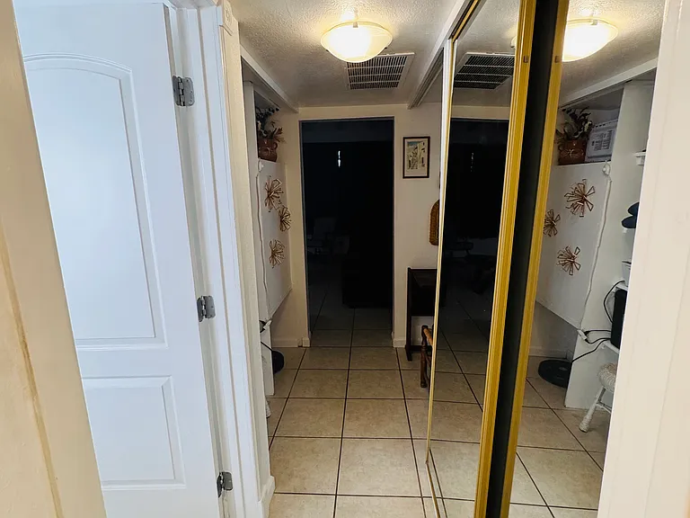 1100 Alvarado Dr SE — Photo 5