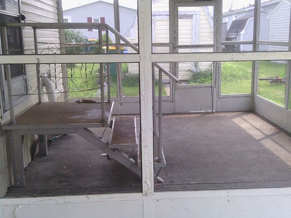 4th image of 956 Pembrooke Ln