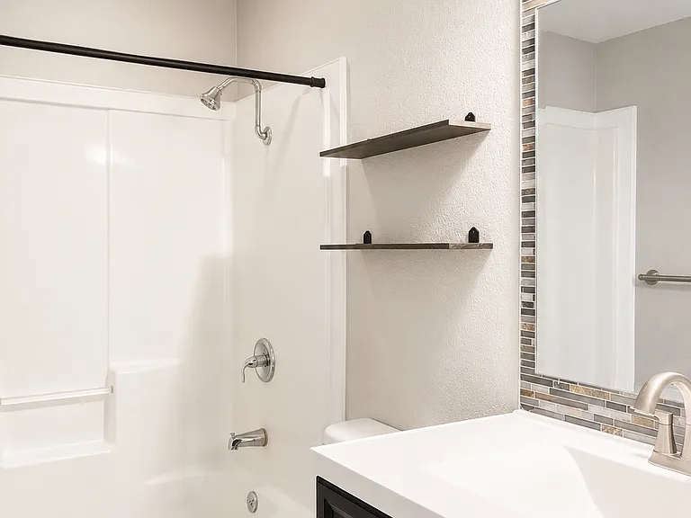 903 W Walnut St #B — Photo 7
