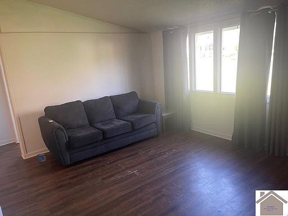 3rd image of 2940 Virginia St