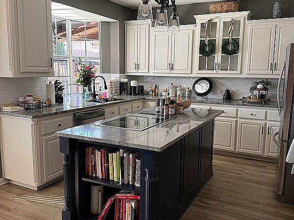 3rd image of 2601 Pasadena Pl