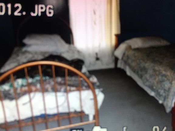 bedroom 2 twin beds