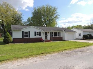 305 W 2nd St, Kinmundy, IL 62854