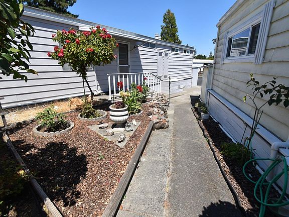 4th image of 141 Sequoia Circle