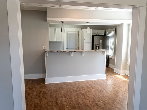 4th image of 1471 Riverside Dr Unit 1