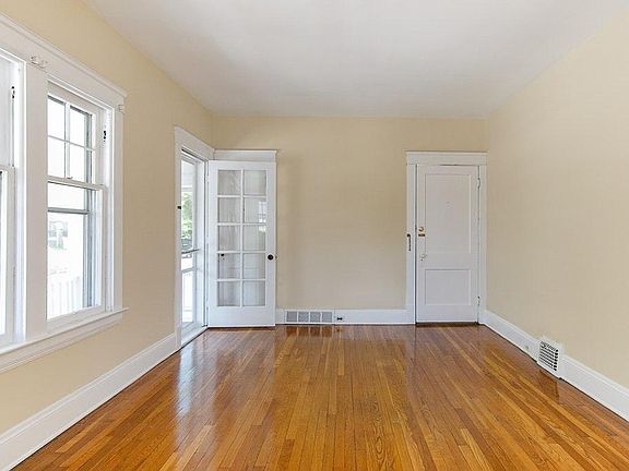 4th image of 10712 Fidelity Ave
