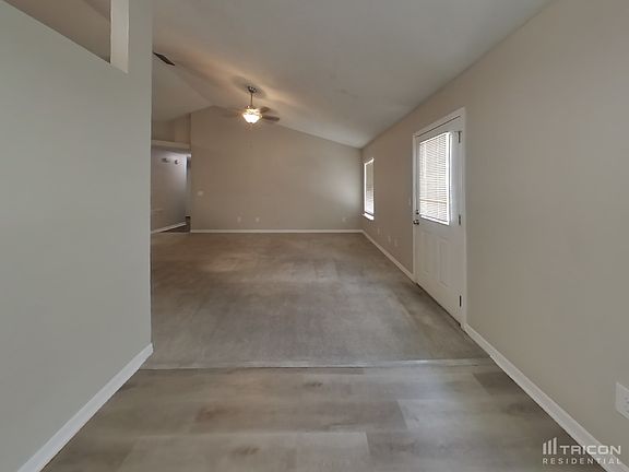 4th image of 470 S Shamrock Ave