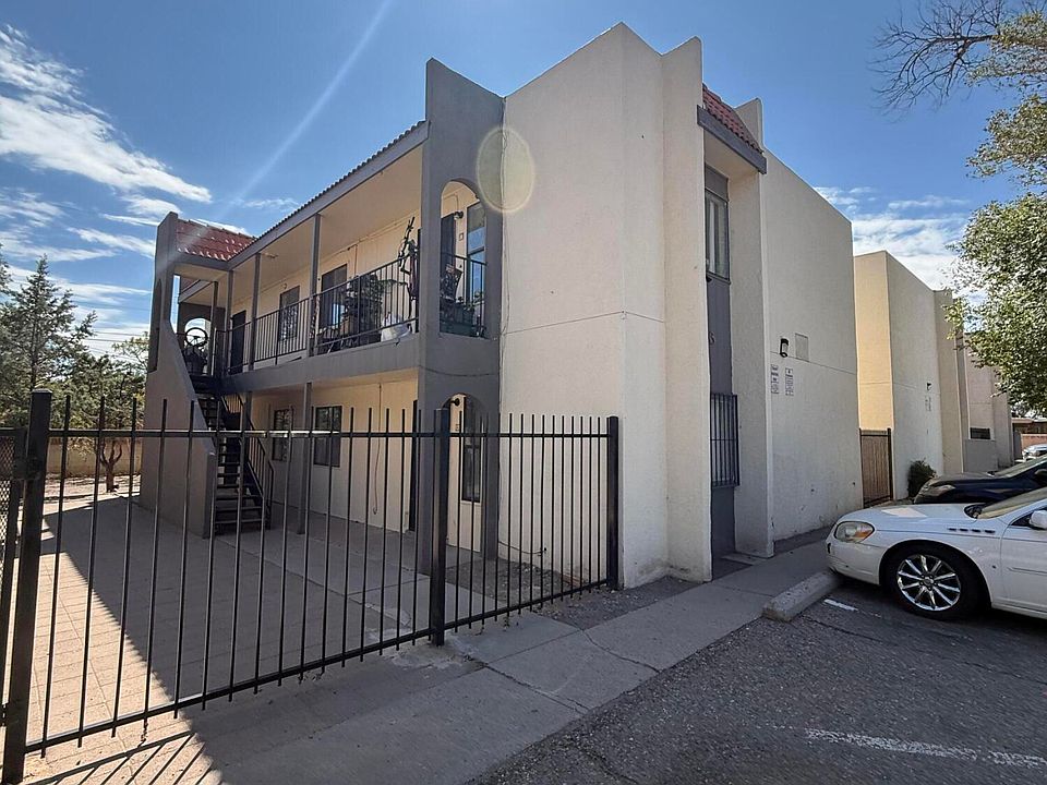 2nd image of 536 Palomas Dr SE