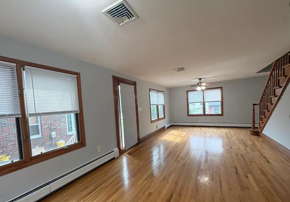 2 bed, 1200 sqft, $3,300 — Photo 3