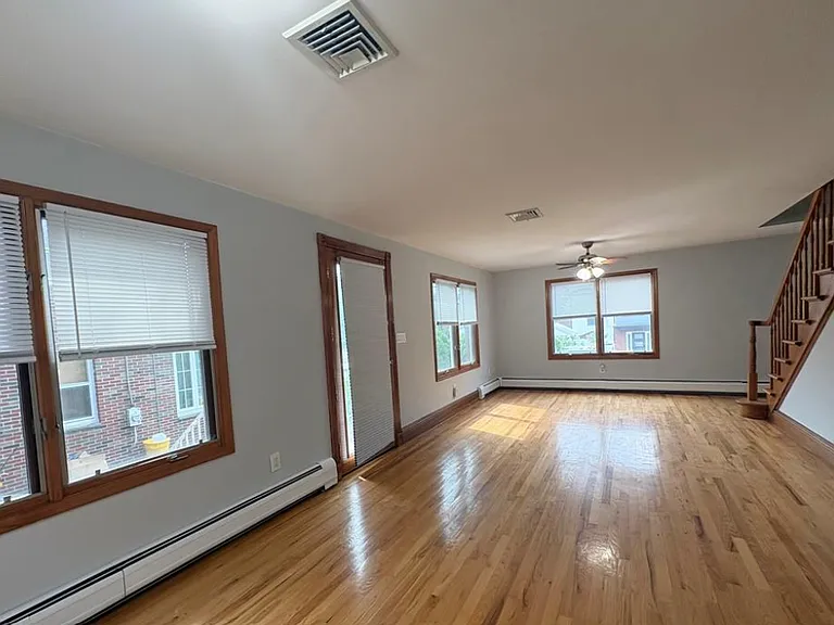 476 Highland Ave #2 — Photo 3