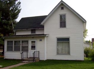 106 Grant St, Lena, IL 61048