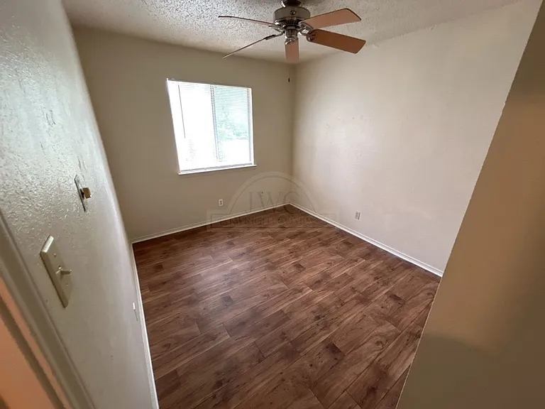 2108 Carousel Dr — Photo 15