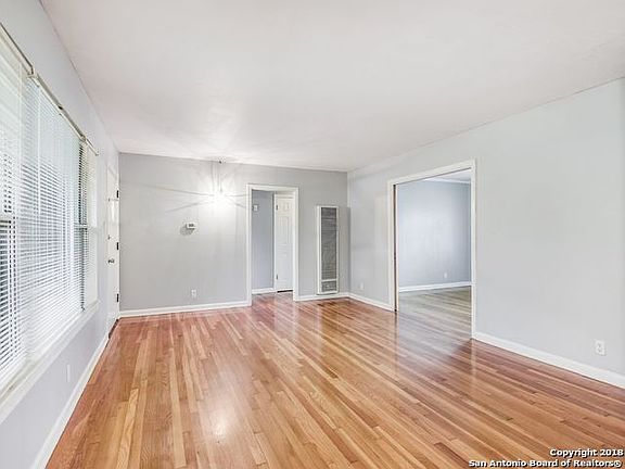 3rd image of 322 E Glenview Dr