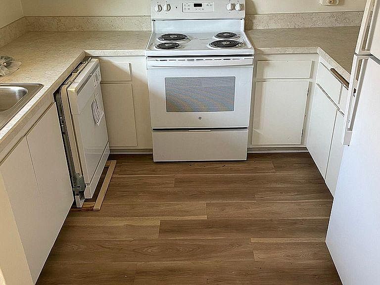 2nd image of 551 W Pueblo St #111