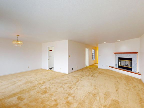 5th image of 387-389 Naples St #387