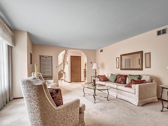 4th image of 11516 Autobahn Dr W