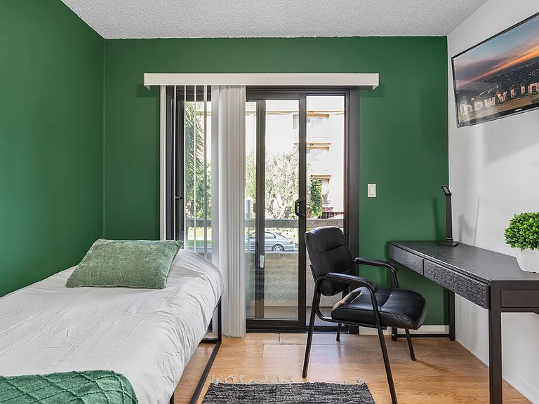 1823 Pelham Ave #1 — Photo 16