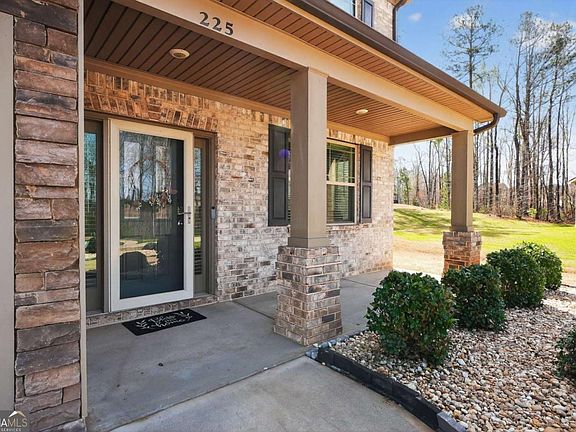 3rd image of 225 Sebastian Cv