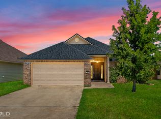 3938 White Lake Dr, Bossier City, LA 71111