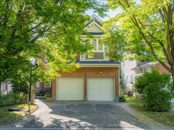 33 Norgold Cres, Ottawa, ON K2T 1J1