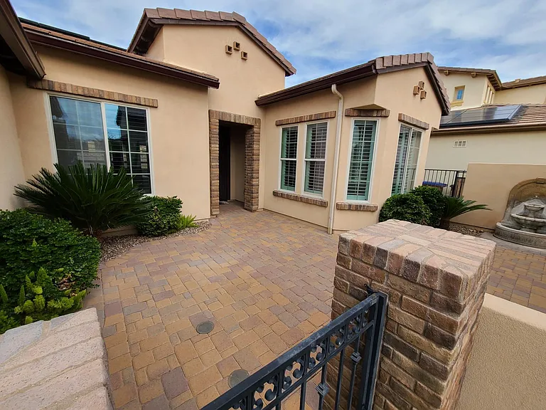 1714 E Alegria Rd — Photo 6