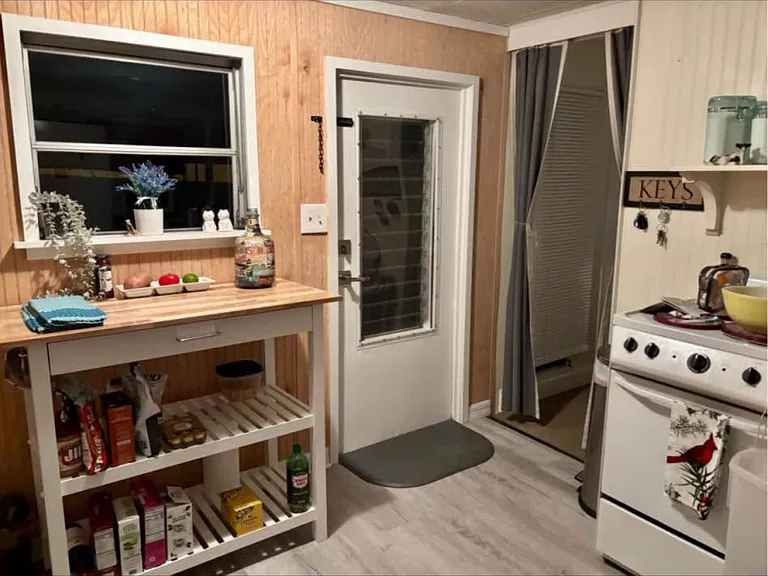 8705 S Tamiami Trl — Photo 2