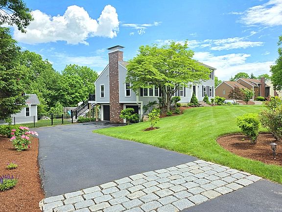 2nd image of 8 Blue Jay Ln